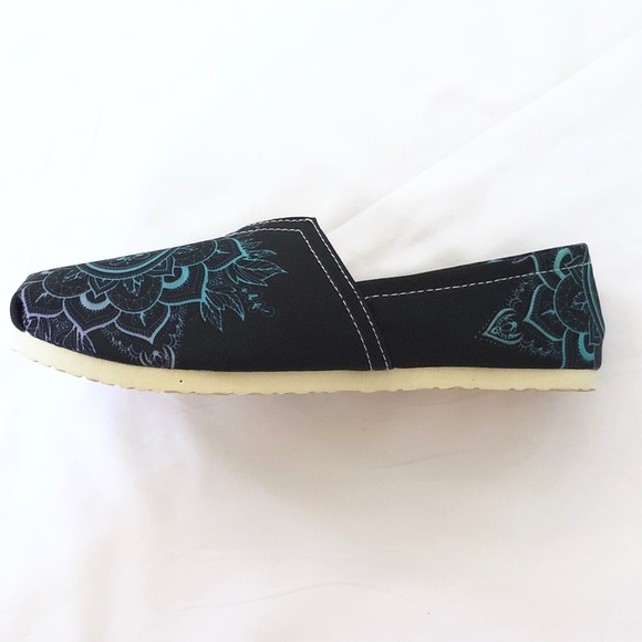 Yes we Vibe TURQUOISE MANDALA slip on shoe sz. 6 - Picture 4 of 6